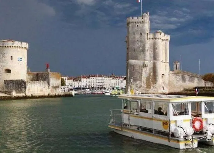 Au Coeur Du Centre Ville De La Rochelle Au Calme Avec Stationnement Gratuit